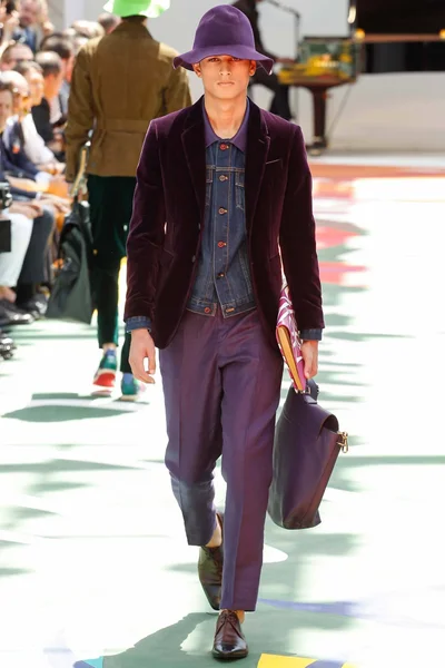Look 3